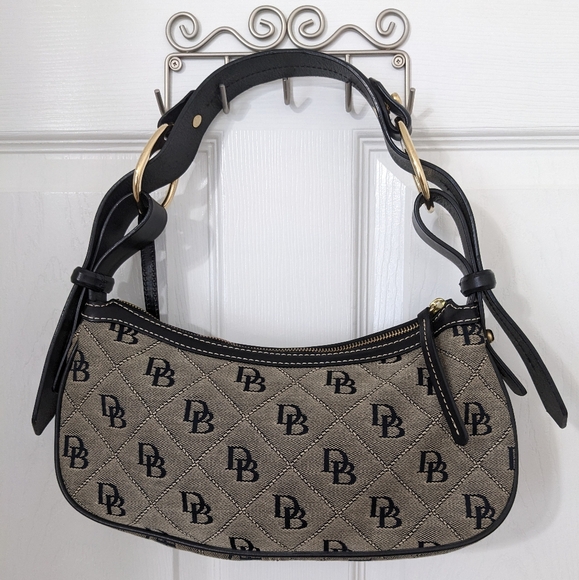 ~SOLD~ Dooney & Bourke Small Shoulder Bag - Picture 2 of 13